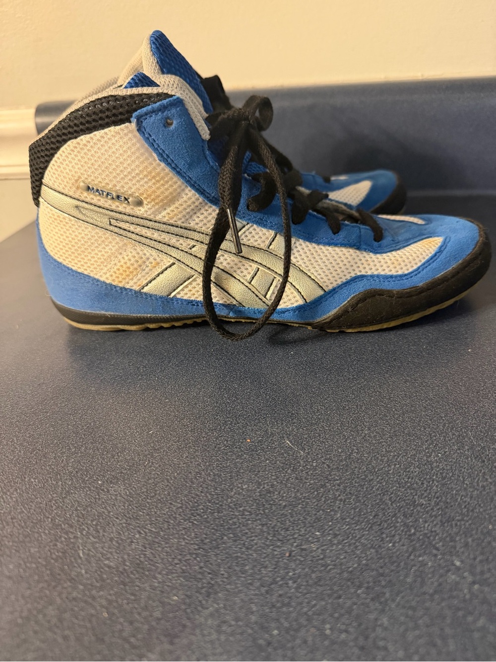 Boys Sz 5.5 ASICS Matflex Blue/White/Black Wrestling Shoes CY727